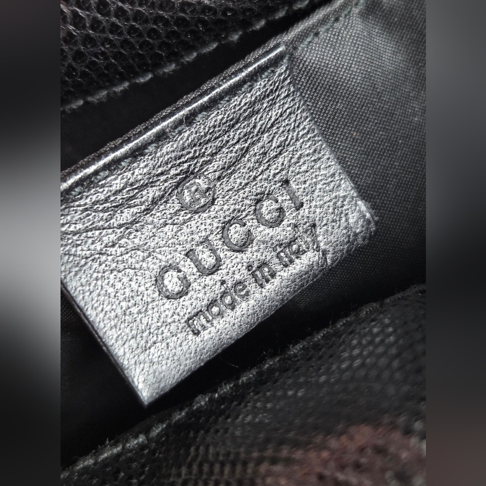 Gucci - Vintage Elegant Black Leather Shoulder Bag With Silver Plate Hardware - Picture 11 of 15
